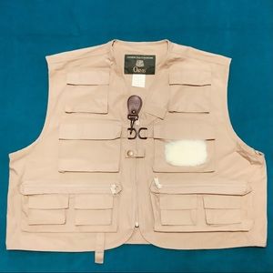 Classic ORVIS Clearwater Fishing Vest with Assortment of 16 Fly Fishing Lures